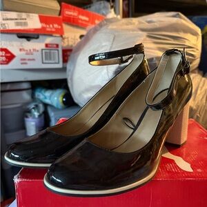 Joe Fresh Black and Cream Heels